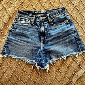 AE Highest rise boyfriend short